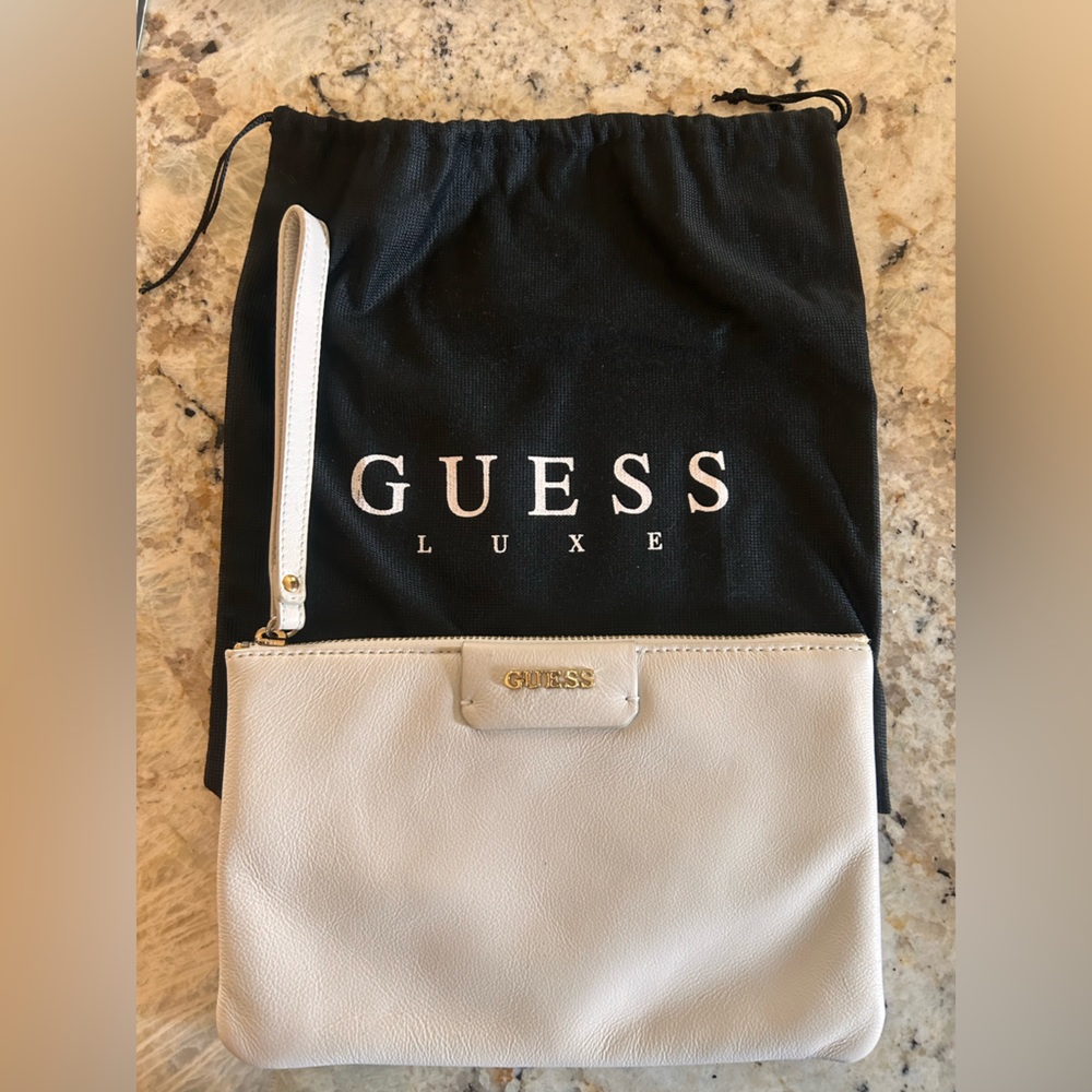 NWOT Guess leather wristlet - cream